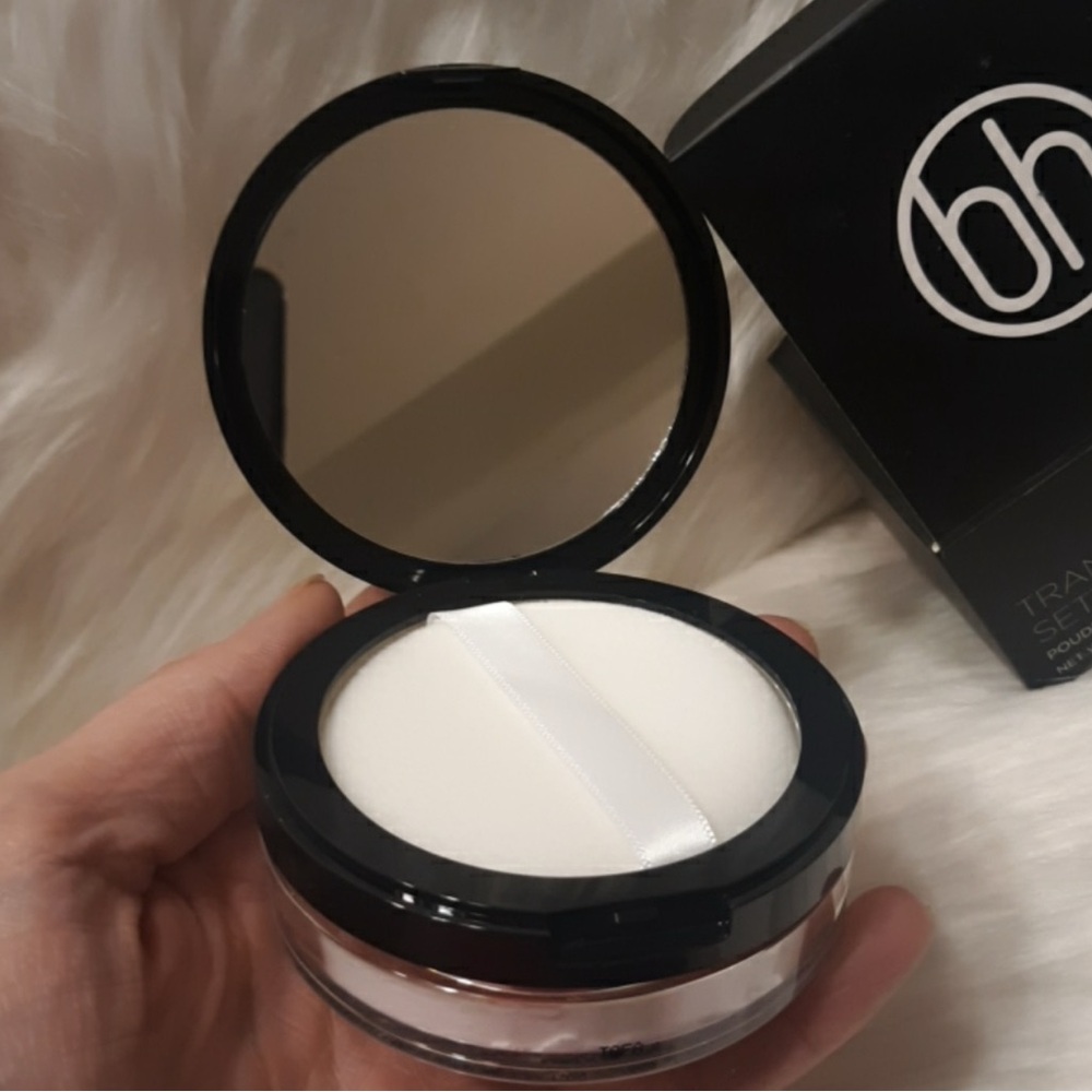 BH Cosmetics Translucent Setting Powder compact - Picture 5 of 5